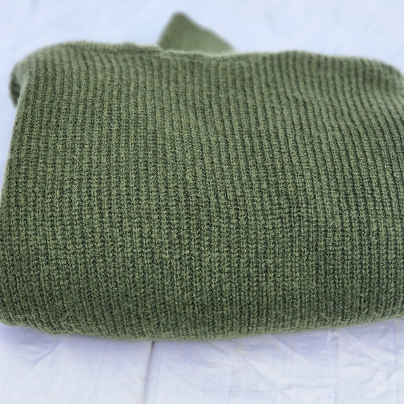 Lucky Brand Knit Sweater; size small; army green - Picture 4 of 9